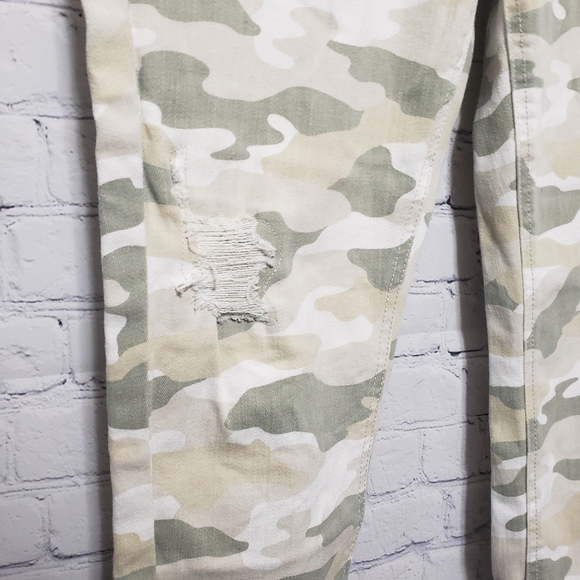 Seven7 Sz10 Skinny Easy Fit Camo Cuffed Jean - Picture 2 of 16